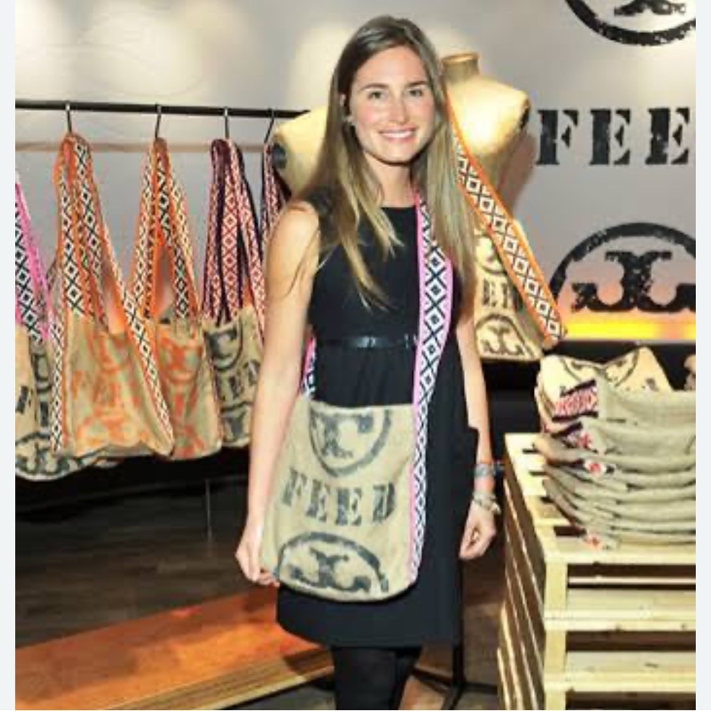 Tory Burch Beige Burlap 'FEED' Crossbody Bag with Pink & Black Strap - Picture 2 of 9